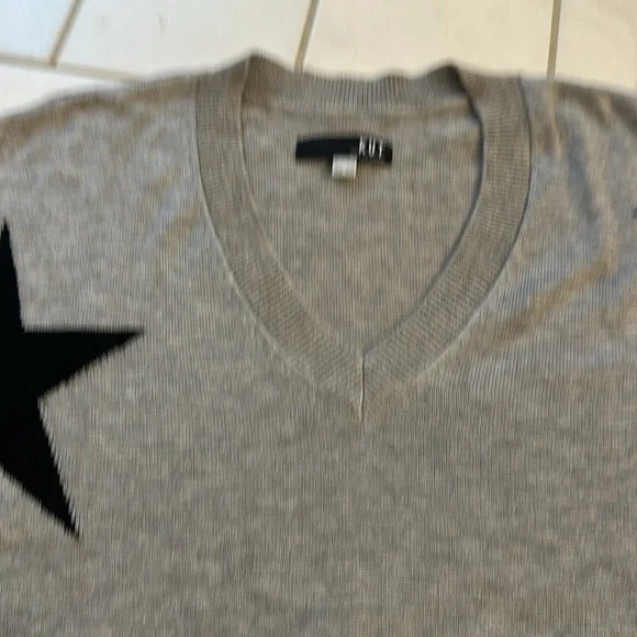 Kut from the Kloth lightweight VNeck sweater - Picture 2 of 7